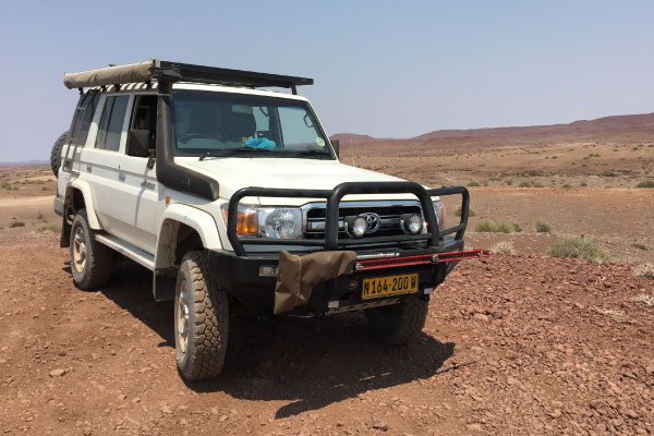 Explore-Namibia-Standardfahrzeuge-Luxury-4x4-off-road