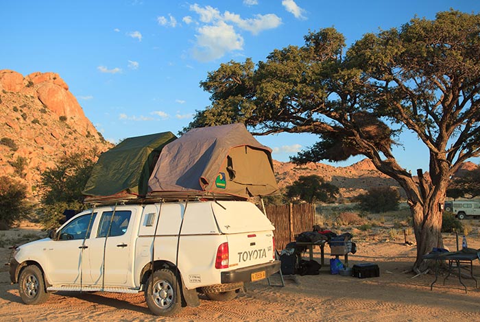 Namibia-private-geführte-Safari-Touren-Konvoi-damaraland-roof-tents